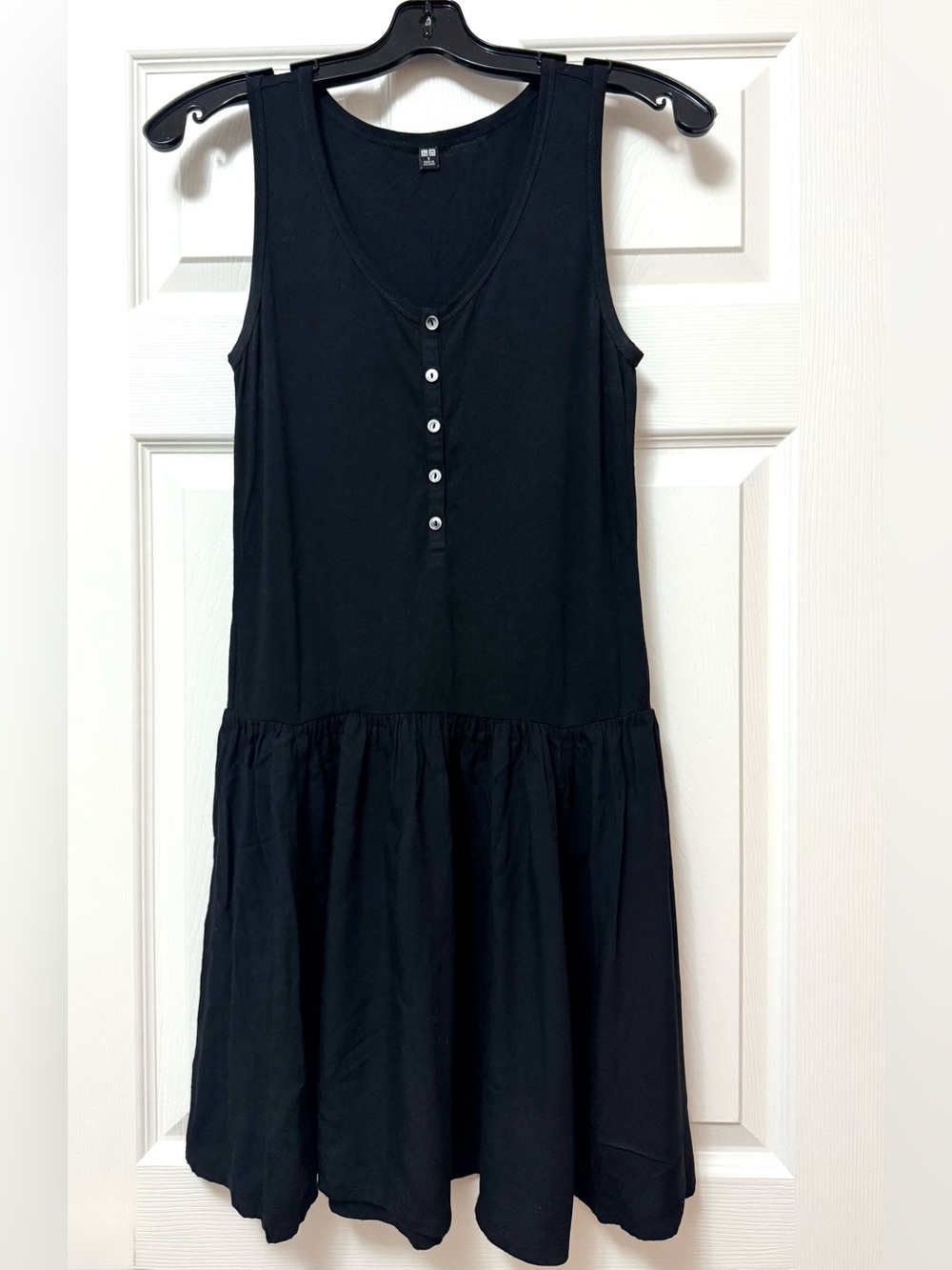 Uniqlo Black Sleeveless Button-Front Dress